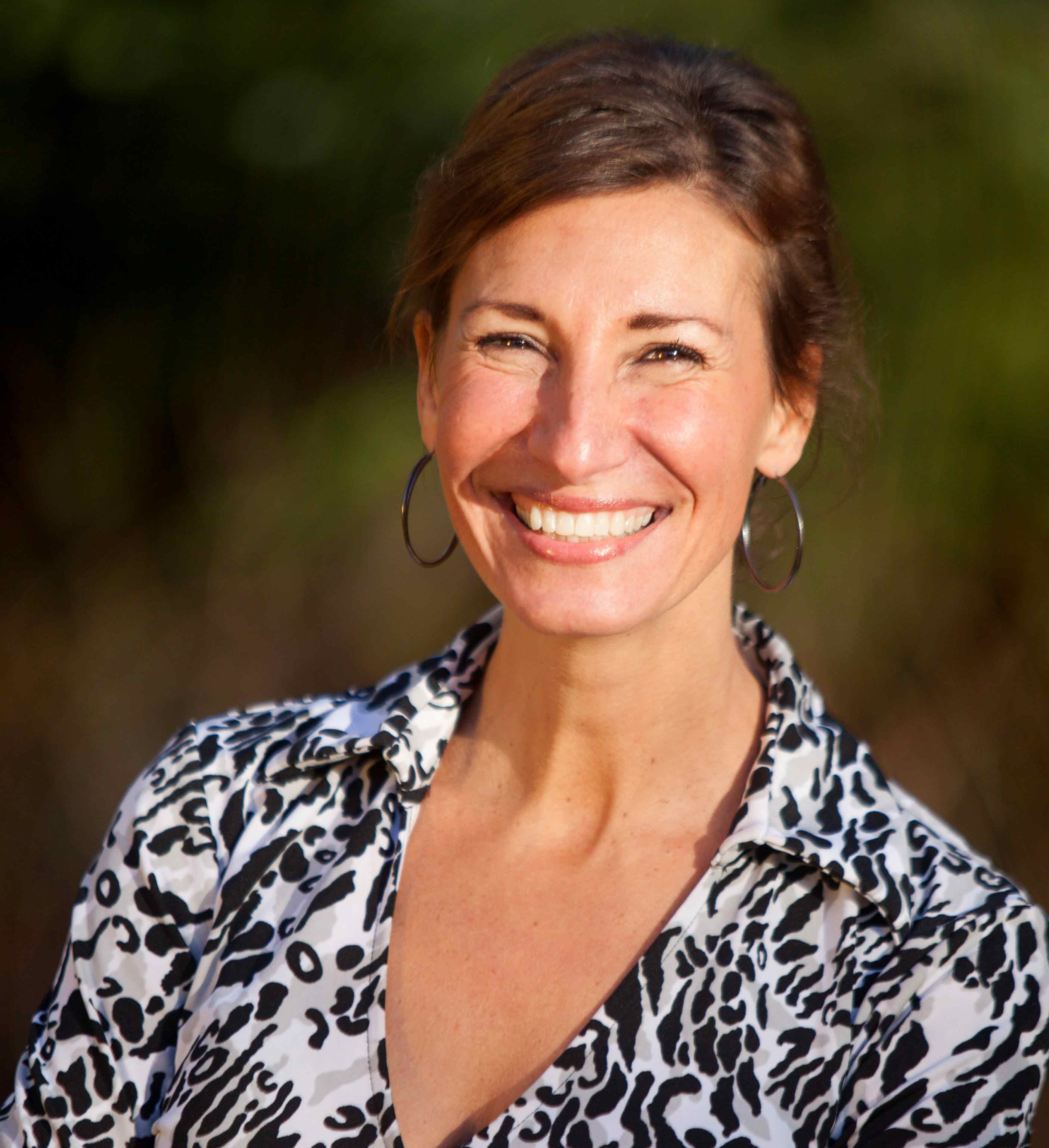 EP217 Rebroadcast Dr. Nicole Apelian from ALONE on Medicinal Plants, Kalahari Bushmen, & Natural Wellness on Exploring Possibilities